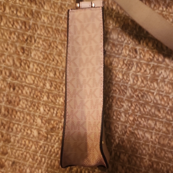 Michael Kors Tan Leather Crossbody Bag Minimalist Design - Picture 5 of 8